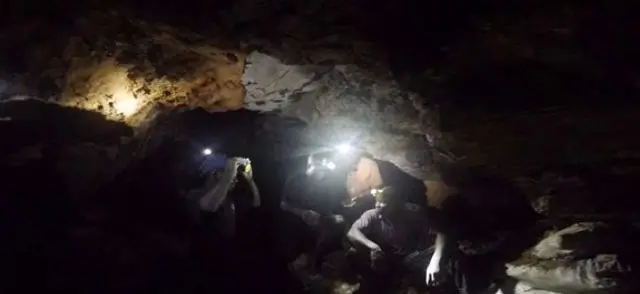 Des mineurs à des dizaines de mètres sous terre
