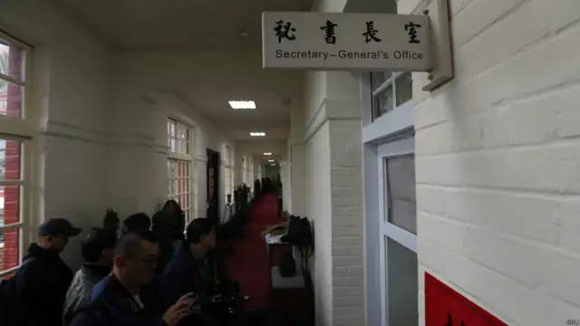 台湾立法院秘书长林钖山办公室遭到调查局突袭搜索