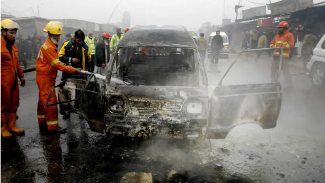 حیات آباد کے ڈی ایس پی عتیق شاہ کے مطابق ماضی میں بھی نواب خان کو دھمکیاں ملتی رہی تھیں اور بظاہر اس حملے کا ہدف بھی وہی تھے۔