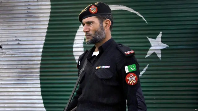 پولیٹیکل ایجنٹ خیبر ایجنسی شہاب علی شاہ کا کہنا ہے کہ دھماکے میں نواب خان کے علاوہ مزید سات افراد ہلاک ہوئے ہیں جبکہ 15 سے زیادہ افراد زخمی جن میں سے 11 کی حالت تشویشناک ہے۔