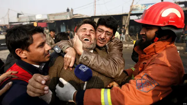 پاکستان کے صوبہ خیبر پختونخوا کے دارالحکومت پشاور سے متصل قبائلی علاقے خیبر ایجنسی میں ہونے والے خودکش دھماکے میں کم از کم آٹھ افراد ہلاک ہوگئے ہیں۔