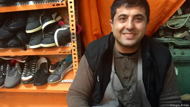 Fatih'te ayakkabı tamirciliği yapan Welat sözün yeniden siyasete verilmesinden yana.