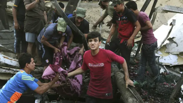 شهدت مدينة الصدر في شهر فبراير/شباط الماضي تفجيرا استهدفا سوقا شعبيا مزدحما بالمتسوقين، ما أسفر عن مقتل 70 على الأقل.