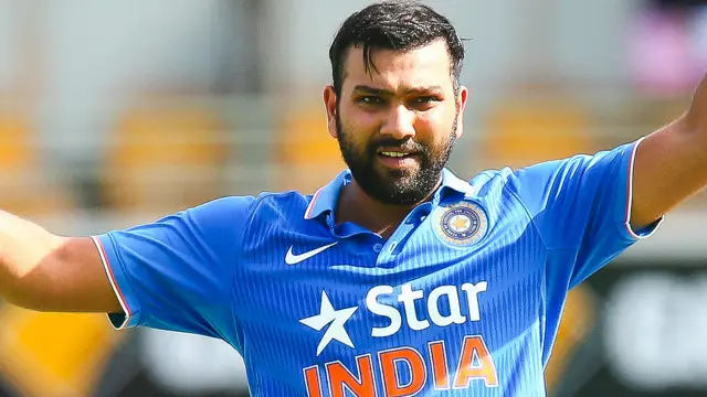 روہت شرما نے 37 گیندوں پر پانچ چوکوں اور دو چھکوں کی مدد سے نصف سنچری بنائی