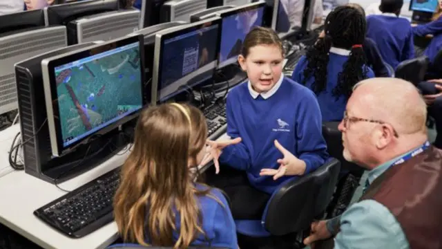 مائن کرافٹ ای ڈی یو اساتذہ کو گیم کے مواد میں تبدیلی کی اجازت دیتا ہے