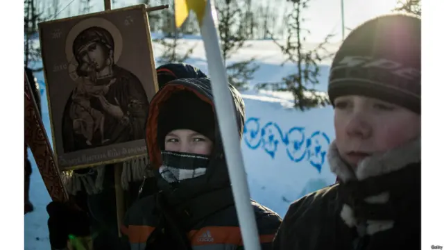 حضرت مسیح کو خراج عقیدیت پیش کرنے کے علاوہ روسی آرتھوڈوکس مسیحی اس دن یخ پانی میں غسل بھی لیتے ہیں۔
