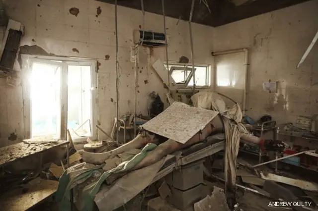 پر روغتون باندې د بمبارۍ په وخت کې هغه ناروغ چې ډاکټر محمد صافي صدیقي ورباندې عملیات کولو.