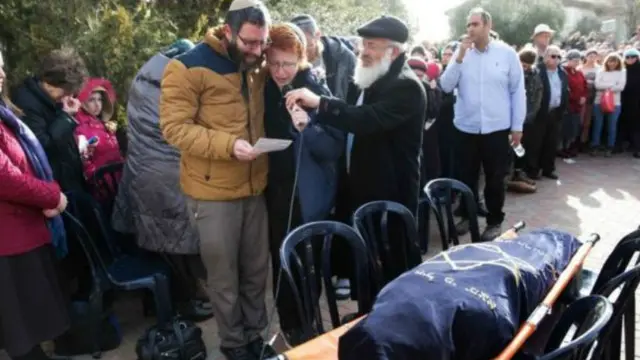 نتنياهو أخبر عائلة السيدة القتيلة أنه سيهدم منزل الفلسطيني مرتكب الجريمة كعقاب له