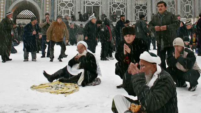 Таджики на молитве