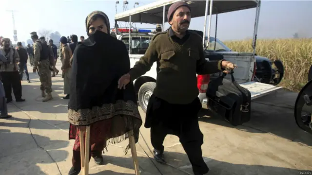 اطلاعات کے مطابق حملے کے نتیجے میں اساتذہ اور طلبہ کی بڑی تعداد یونیورسٹی کی عمارت میں محصور ہوگئی تھی۔