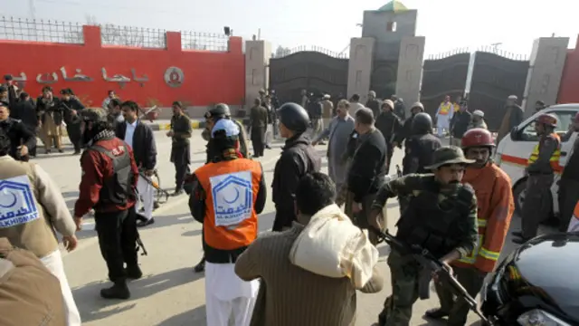 حمله به دانشگاه باچاخان ساعاتی پیش از برگزاری مراسمی با حضور چند هزار نفر آغاز شد