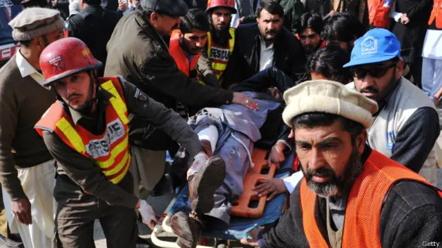 ہلاک ہونے والوں میں یونیورسٹی کے شعبۂ کیمیا کے ایک پروفیسر اور متعدد طلبہ بھی شامل ہیں