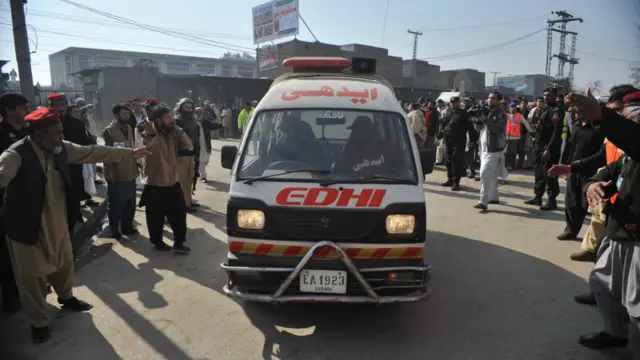 باچا خان یونیورسٹی چارسدہ شہر کے مضافات میں واقع ہے۔ جس وقت یونیورسٹی پر حملہ ہوا تو وہاں باچا خان کی برسی کے موقعے پر ایک مشاعرہ منعقد ہو رہا تھا جس میں سینکڑوں افراد شریک تھے۔