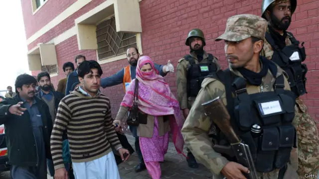 کور کمانڈر پشاور ذاتی طور پر آپریشن کی نگرانی کرتے رہے