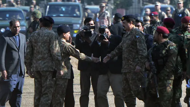 حملے کے بعد آرمی چیف بھی چارسدہ پہنچ گئے