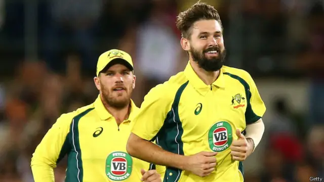 آسٹریلیا کے بولر کین رچرڈسن کو مین آف دی میچ قرار دیا گیا