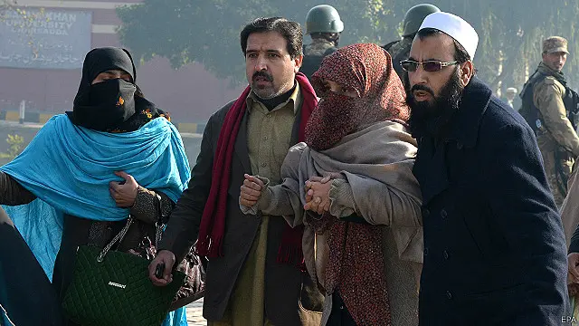 آج یونیورسٹی میں ایک مشاعرے کا اہمتام بھی کیا گیا تھا اور اس موقع پر طالب عملوں کے علاوہ مہمانوں کی بھی خاصی تعداد موجود تھی