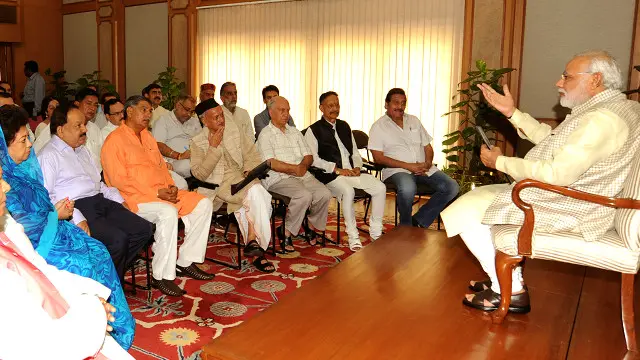 مودی علامتوں کی اہمیمت کے قائل ہیں