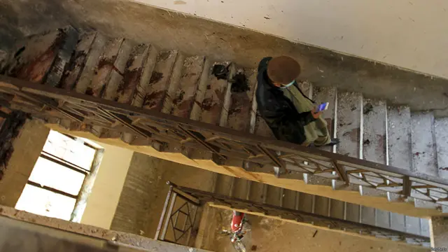 یونیورسٹی کے نوجوان طالب عملوں میں سے بہت سے ایسے تھے جنھوں نے بالائی منزل سے چھلانگ لگا کر اپنی جان بچائی اور زخمی ہوگئے