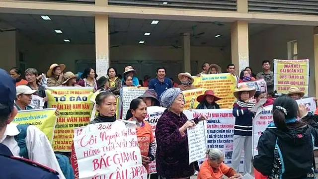 Người khiếu kiện đất đai