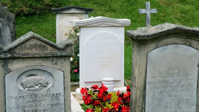 Lápidas en el Cementerio Británico de Bogotá