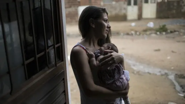 En Brasil relacionan con el zika el incremento de los casos de microcefalia.