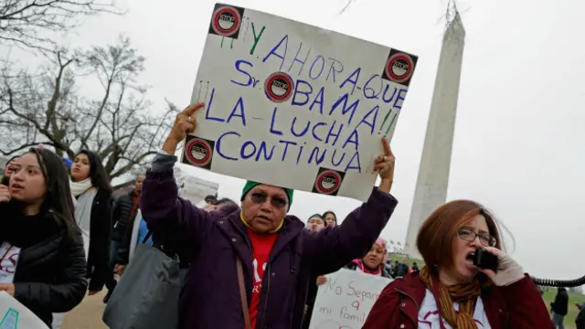 Manifestantes contra las deportaciones del gobierno de EE.UU.
