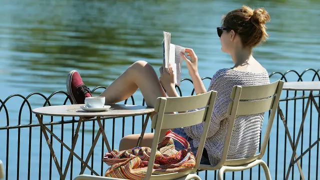 鼓勵居民多鍛煉身體:城鎮設計時留出足夠的操場、綠地。