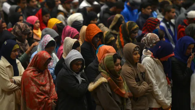 چارسدہ کی ضلعی انتظامیہ کے مطابق ضلعے کے تمام تعلیمی ادارے 31 جنوری تک بند رہیں گے۔