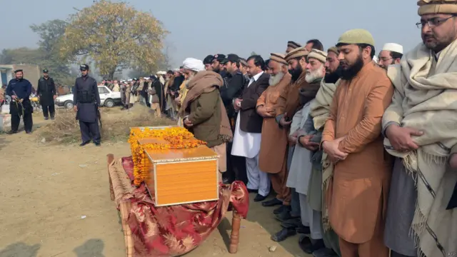 یونیورسٹی حملے میں ہلاک والے طلبہ اور عملے کی نماز جنازہ ان کی آبائی علاقوں میں ادا کی گئیں۔