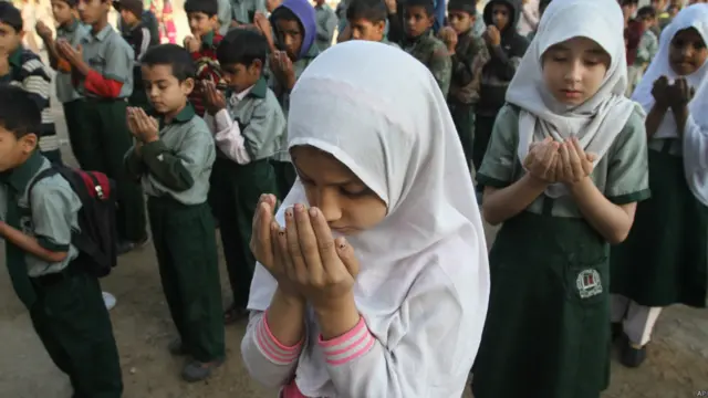 باچا خان یونیورسٹی پر بدھ کی صبح مسلح شدت پسندوں کے حملے میں 20 افراد ہلاک ہو گئے تھے جبکہ فوج کے آپریشن میں چار دہشت گرد بھی مارے گئے تھے۔