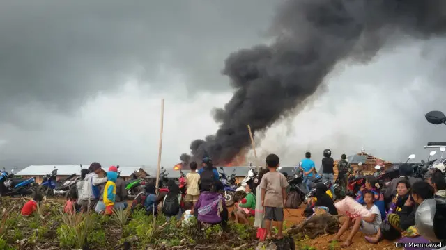 Kediaman anggota Gafatar dibakar di Kabupaten Mempawah, Kalimantan Barat, Januari lalu.