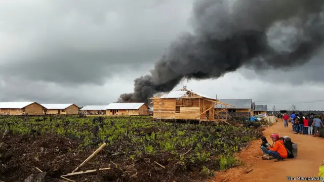 Sekelompok orang melakukan pembakaran rumah-rumah milik anggota eks Gafatar di Provinsi Kalbar.
