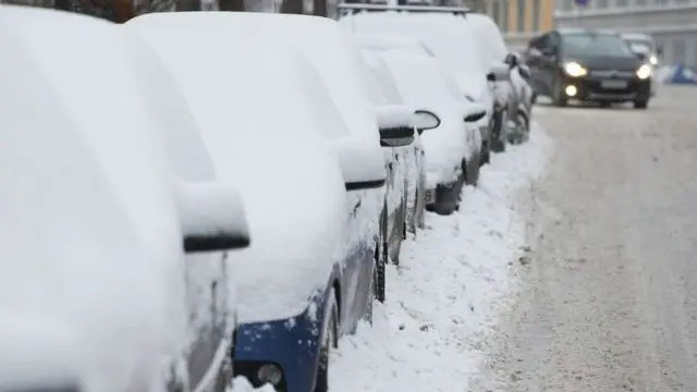 کار چور نے اس دوران گاڑی کو 90 کلومیٹر فی گھنٹہ کی رفتار سے چلانا شروع کر دیا