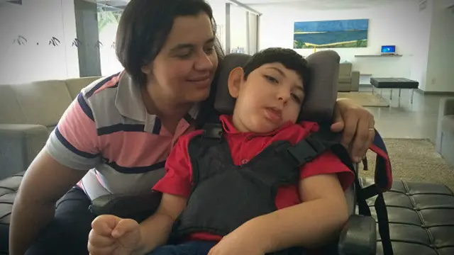 Cleciana Santos y su hijo Emanuel Eduardo