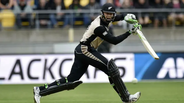 پاکستان کے خلاف تیسرے اور آخری ٹی ٹوئنٹی میچ میں مارٹن گپٹل نے میزبان ٹیم کو شاندار آغاز فراہم کیا