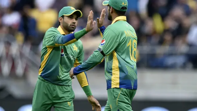 پاکستان کی ٹیم پانچ وکٹ حاصل کرنے میں کامیاب ہوئی