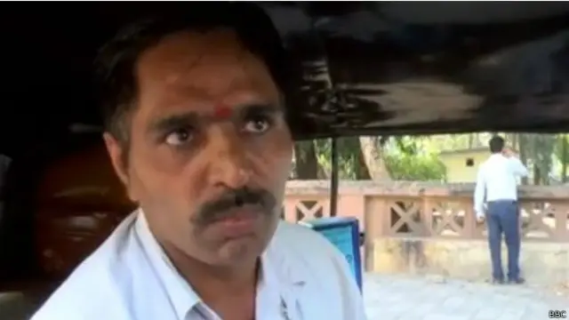 विनोद उपाध्याय जैसे मुंबई के 10 फ़ीसदी ऑटो ड्राइवर ई-वॉलट का इस्तेमाल करते हैं.