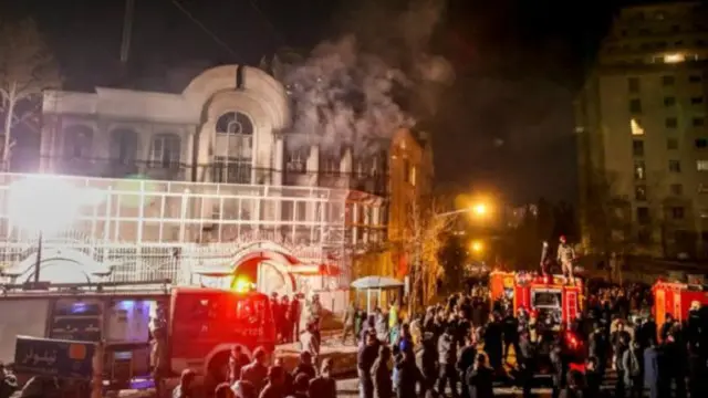 عمليات السلب والنهب وإحراق أجزاء من السفارة السعودية في إيران دفعت المملكة إلى قطع علاقاتها مع طهران