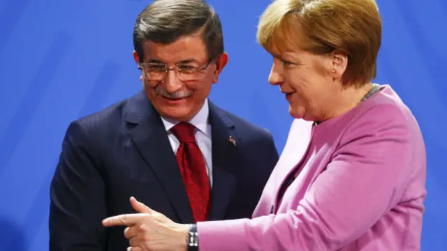 Başbakan Ahmet Davutoğlu ve Alman mevkidaşı Angela Merkel, göçmen anlaşması üzerinde yürütülen müzakereler sırasında sık sık biraraya gelmişti. 