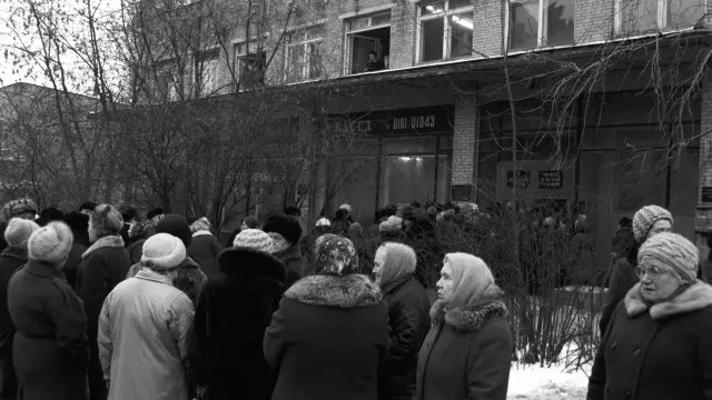 Утро 23 января 1991 года советские граждане встретили в очередях к сберкассам, чтобы обменять деньги. Власти дали им на это три дня