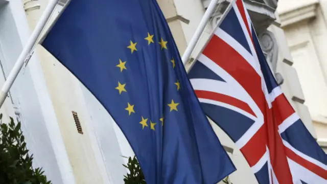 ஐரோப்பிய ஒன்றிய நாடுகளின் குடியேறிகளுக்கு பிரிட்டனின் சமூக நலத்திட்டங்களை குறைப்பதற்கு இணக்கம் 