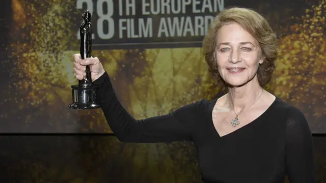 英国女星夏绿蒂·兰普林