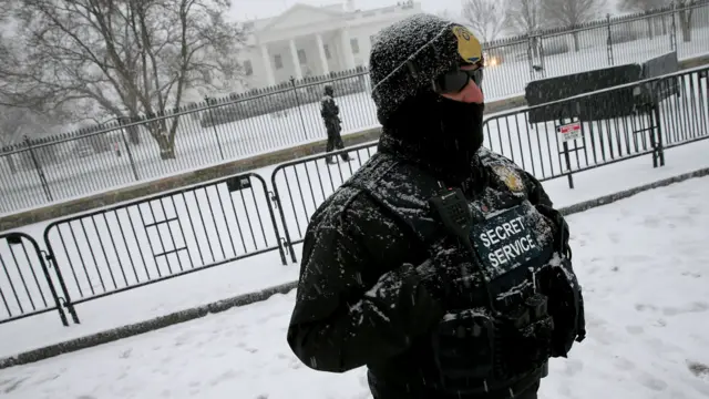 پیشگوئی میں کہا گیا ہے کہ اس طوفان کے دوران بعض علاقوں میں چند گھنٹے کے دوران تقریباً دو فٹ تک برف پڑے گی اور اس کا سب سے زیادہ اثر واشنگٹن پر ہوگا۔