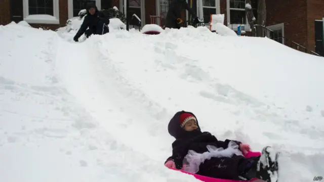 अमरीका में बर्फीला तूफ़ान