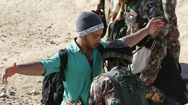 اردن له سوریې سره چې پکې خونړۍ کورنۍ جګړه روانه ده، خپله ګډه پوله په کلکه څاري