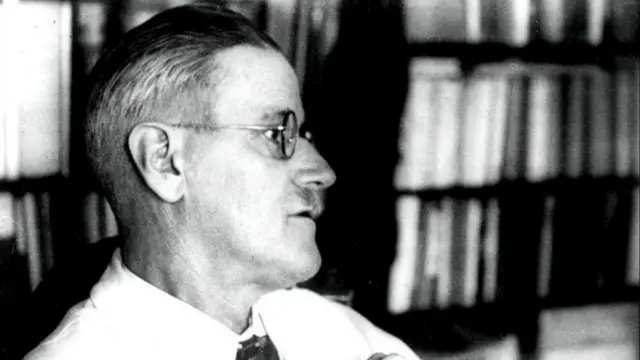 James Joyce, penulis mahakarya "Ulysses" yang setiap tahun karyanya itu diperingati lewat Bloomsday.
