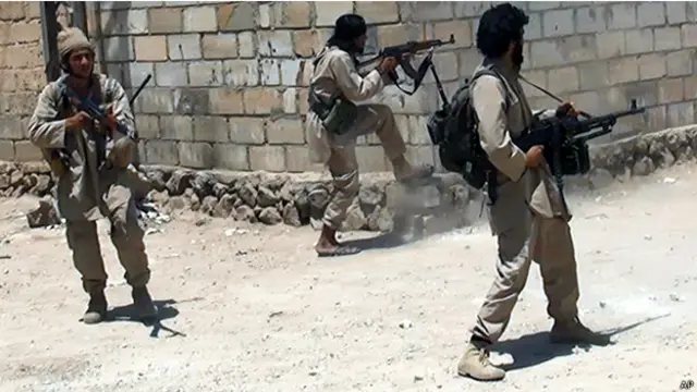 يسيطر التنظيم الذي يطلق على نفسه اسم "الدولة الاسلامية" على معظم محافظة دير الزور