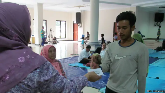 Lebih dari seratus orang eks anggota Gafatar asal Jakarta dan sekitarnya ditempatkan sementara di sebuah panti sosial sebelum nantinya dikembalikan ke kampung asalnya.