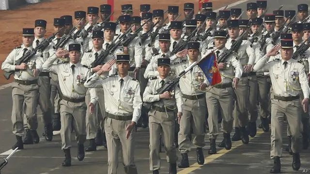 भारत के गणतंत्र दिवस परेड की रिहर्सल में फ्रांसीसी सैनिक